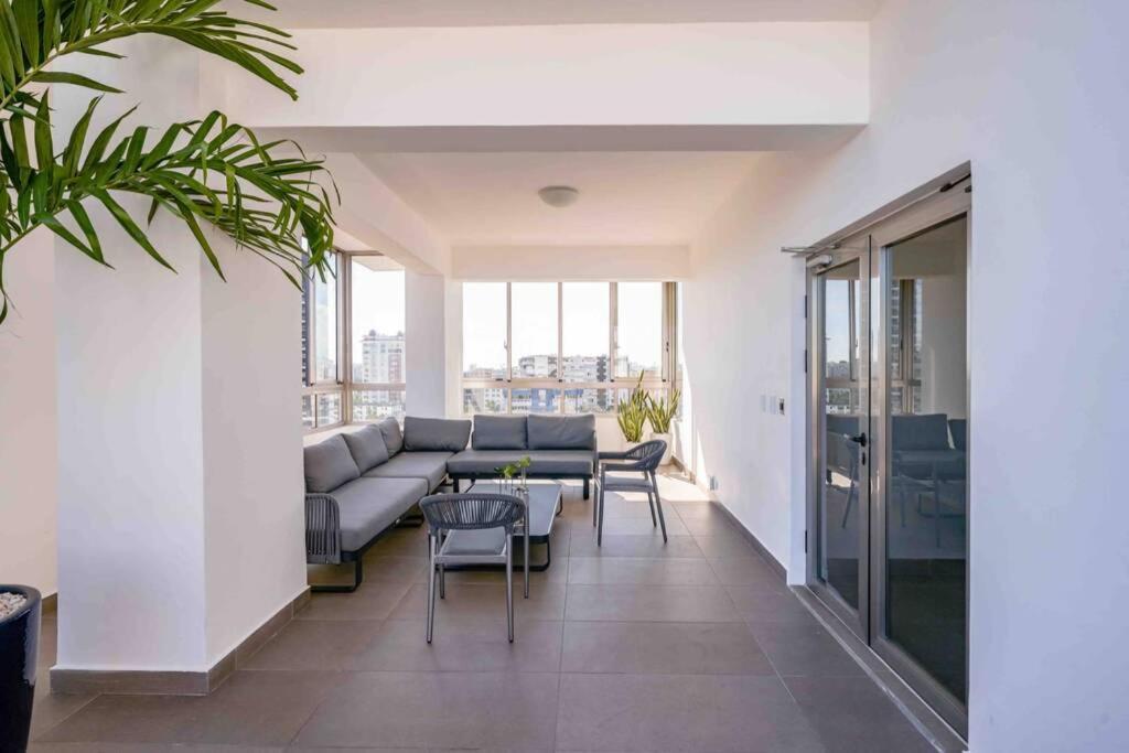 Escape Apartments, Balcony, Pool & Gym In La Julia Santo Domingo Exterior photo