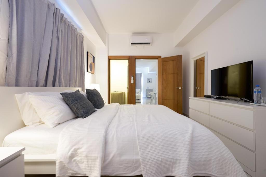 Escape Apartments, Balcony, Pool & Gym In La Julia Santo Domingo Exterior photo